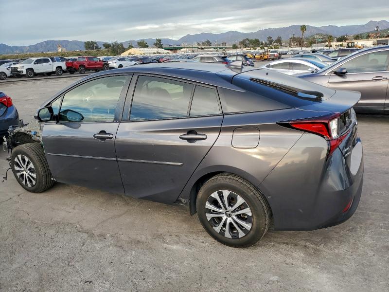 Фото 2 - TOYOTA PRIUS