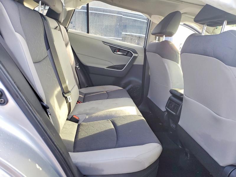 Фото 11 - TOYOTA RAV4