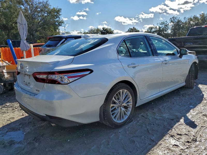 Фото 2 - TOYOTA CAMRY