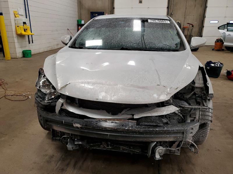 Фото 5 - HYUNDAI ELANTRA