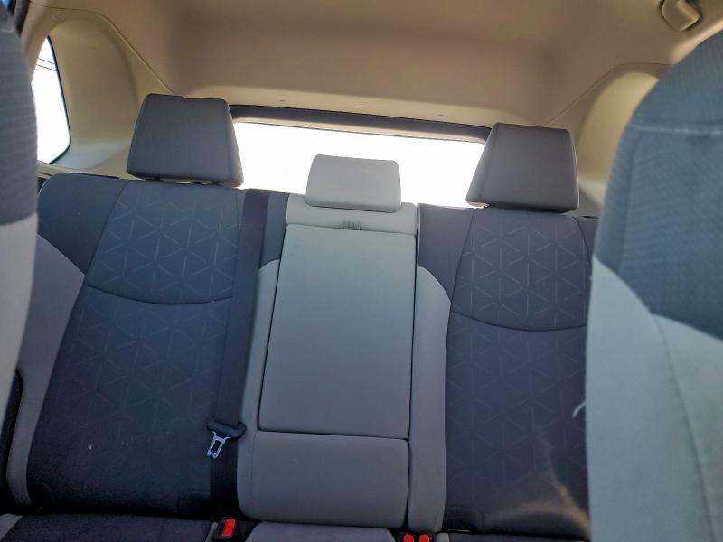 Фото 10 - TOYOTA RAV4