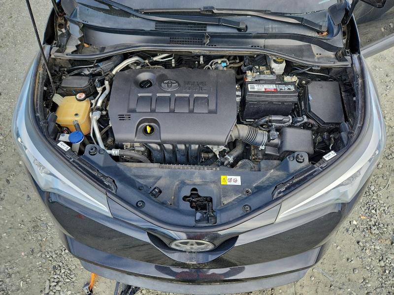 Фото 11 - TOYOTA C-HR