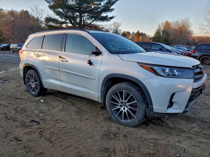 Фото 4 - TOYOTA HIGHLANDER