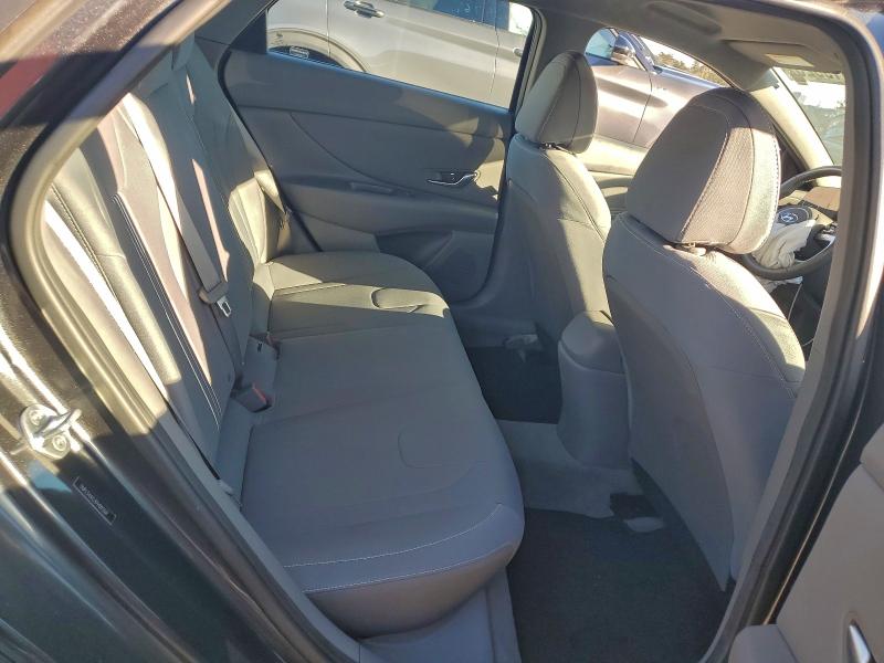 Фото 10 - HYUNDAI ELANTRA