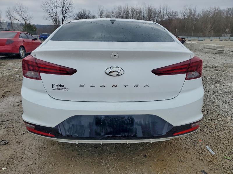Фото 6 - HYUNDAI ELANTRA