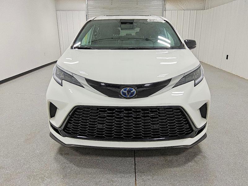 Фото 5 - TOYOTA SIENNA