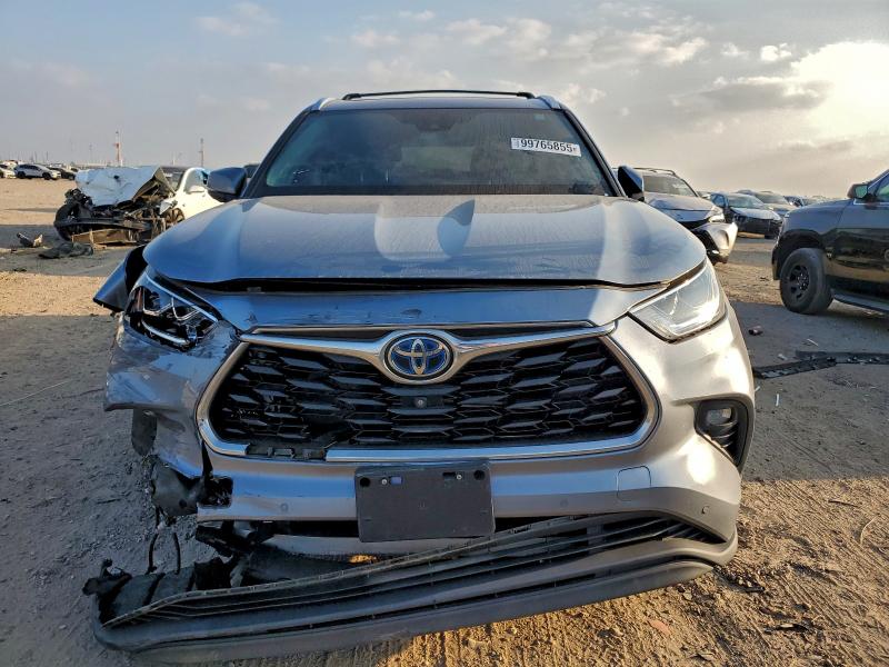 Фото 5 - TOYOTA HIGHLANDER