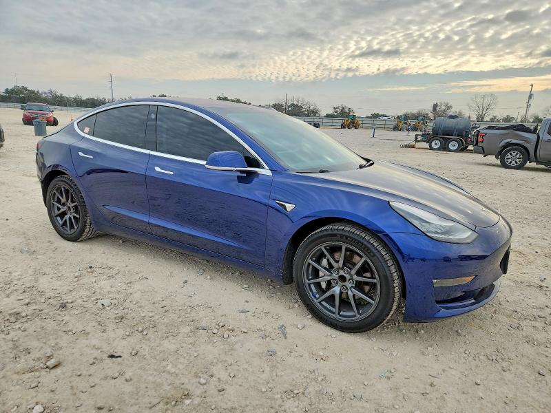 Фото 4 - TESLA MODEL 3