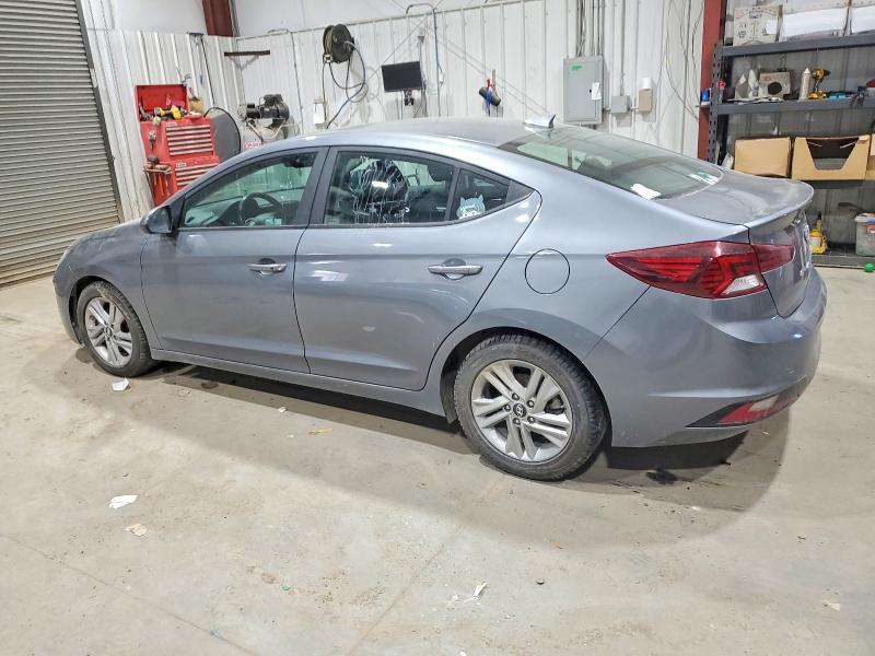 Фото 2 - HYUNDAI ELANTRA