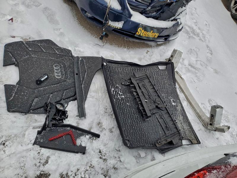 Фото 12 - AUDI Q8