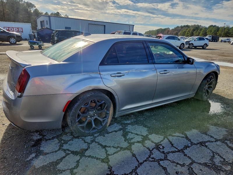 Фото 3 - CHRYSLER 300