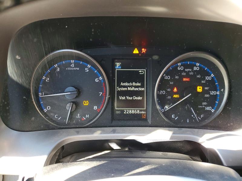 Фото 9 - TOYOTA RAV4