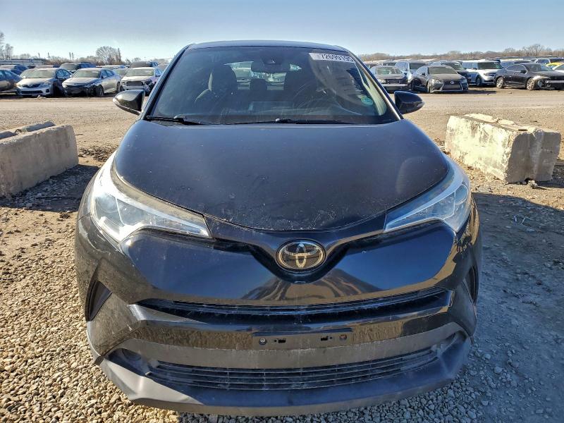 Фото 5 - TOYOTA C-HR