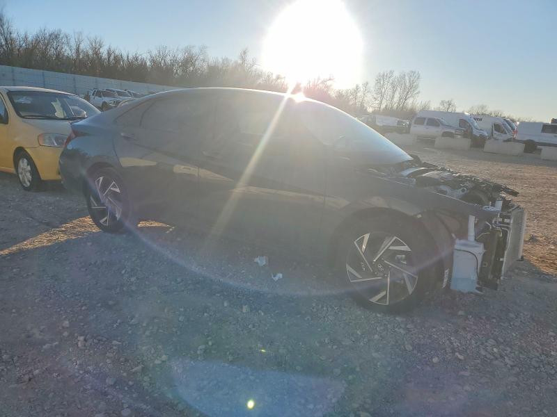 Фото 4 - HYUNDAI ELANTRA