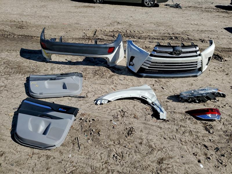 Фото 13 - TOYOTA HIGHLANDER