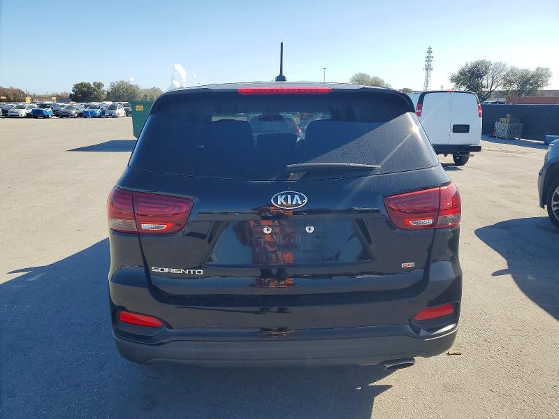 Фото 6 - KIA SORENTO