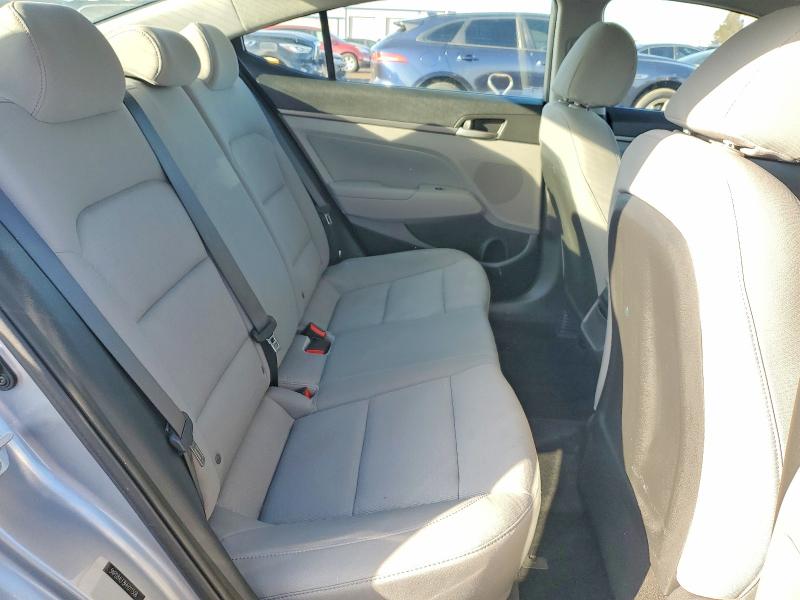 Фото 10 - HYUNDAI ELANTRA