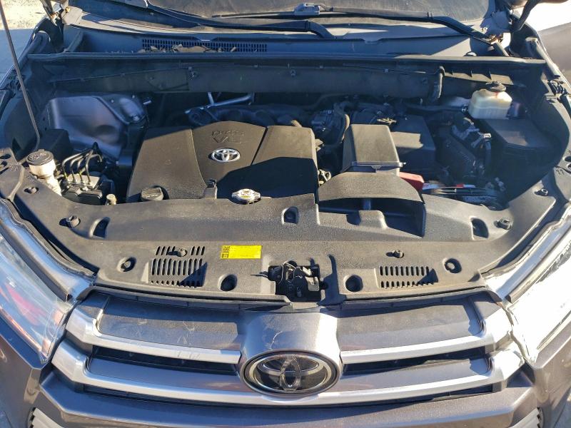 Фото 12 - TOYOTA HIGHLANDER