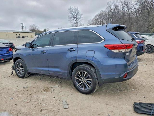 Фото 2 - TOYOTA HIGHLANDER