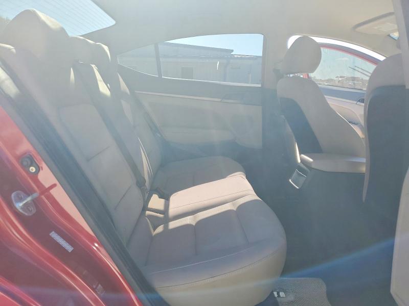 Фото 10 - HYUNDAI ELANTRA