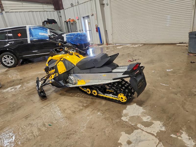 SKI-DOO SNOWMOBILE 2010