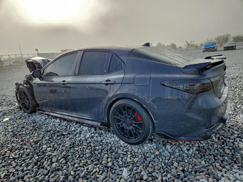 Фото 2 - TOYOTA CAMRY