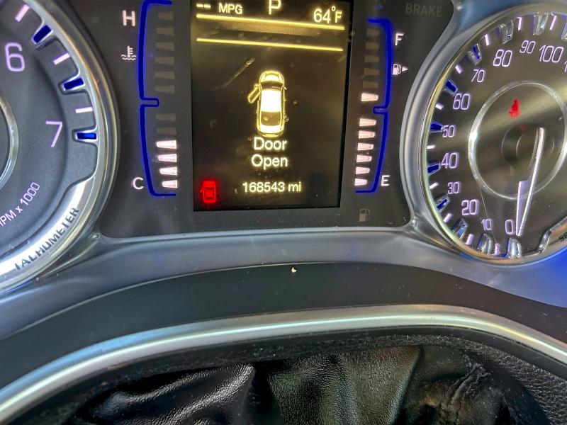 Фото 8 - CHRYSLER 200