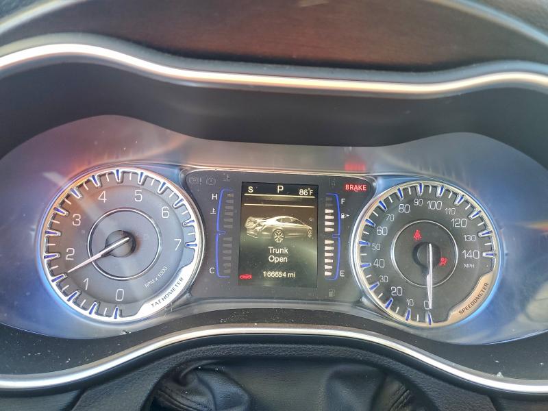 Фото 9 - CHRYSLER 200