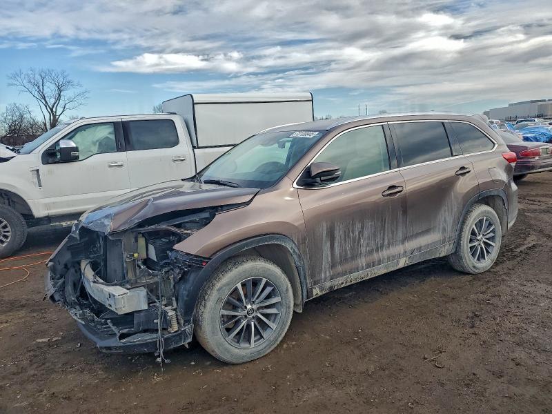 Фото 1 - TOYOTA HIGHLANDER