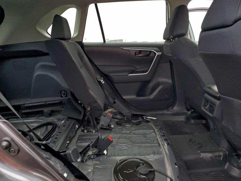 Фото 10 - TOYOTA RAV4