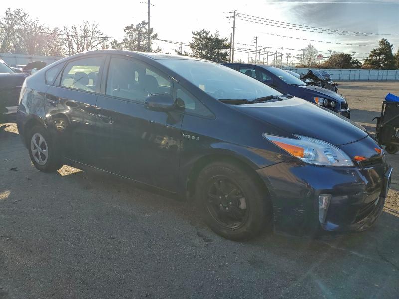 Фото 4 - TOYOTA PRIUS