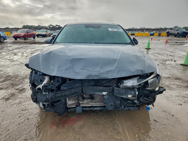 Фото 5 - HYUNDAI ELANTRA