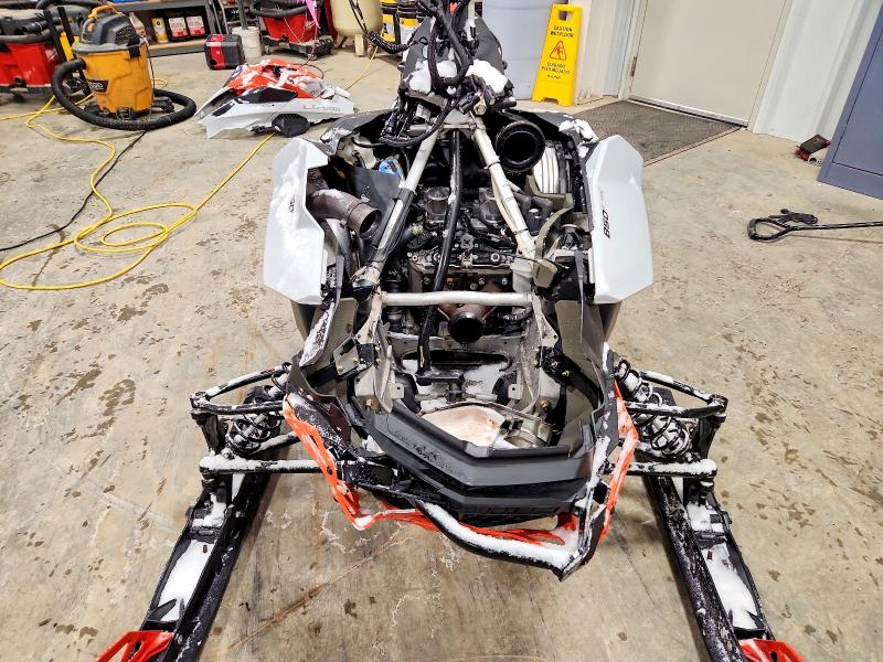 SKI-DOO SNOWMOBILE 2022