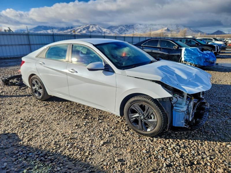 Фото 4 - HYUNDAI ELANTRA