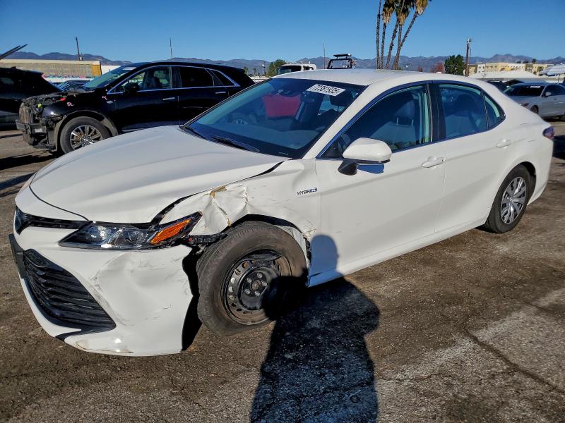Фото 1 - TOYOTA CAMRY