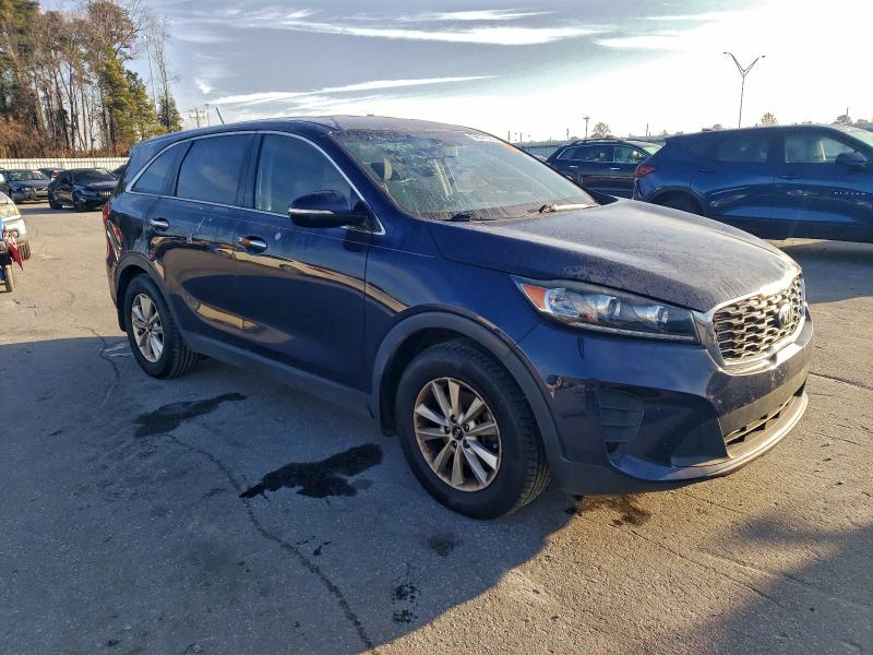 Фото 4 - KIA SORENTO