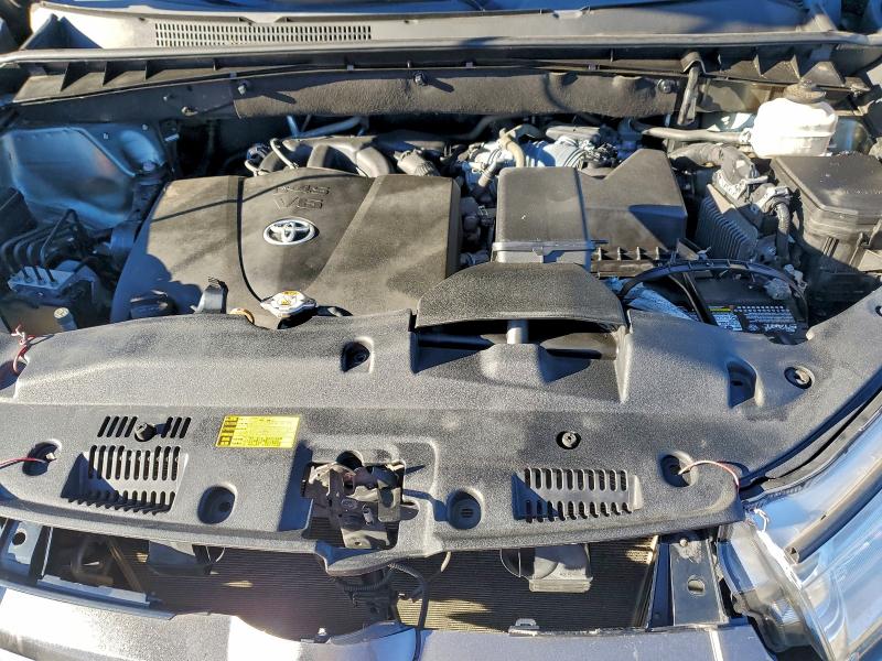 Фото 12 - TOYOTA HIGHLANDER