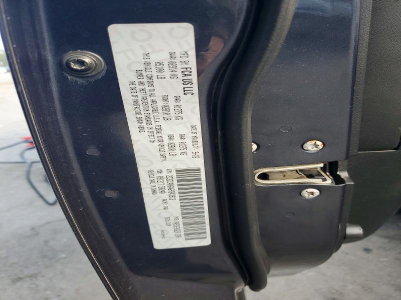 Фото 12 - CHRYSLER 300