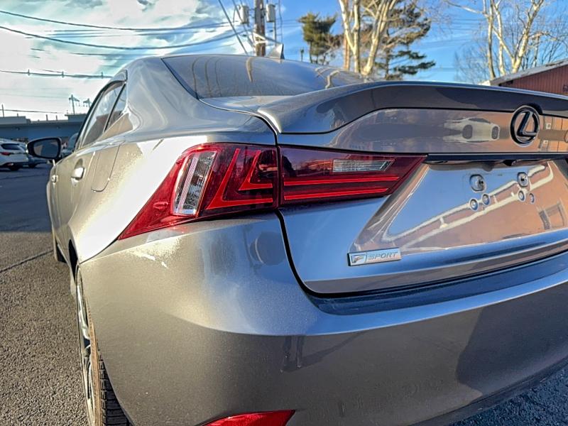 Фото 11 - LEXUS IS