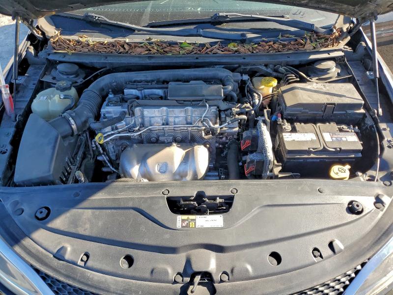 Фото 11 - CHRYSLER 200