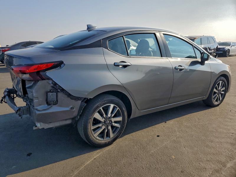 Фото 3 - NISSAN VERSA