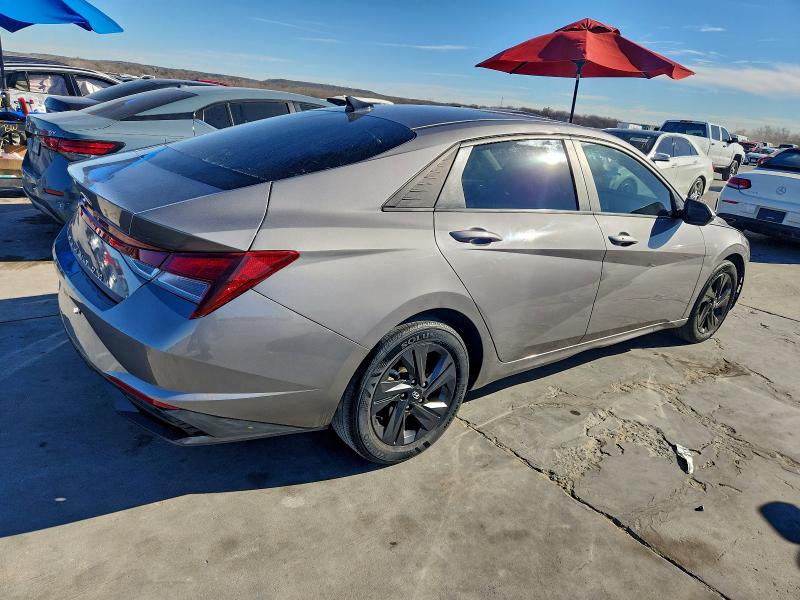 Фото 3 - HYUNDAI ELANTRA