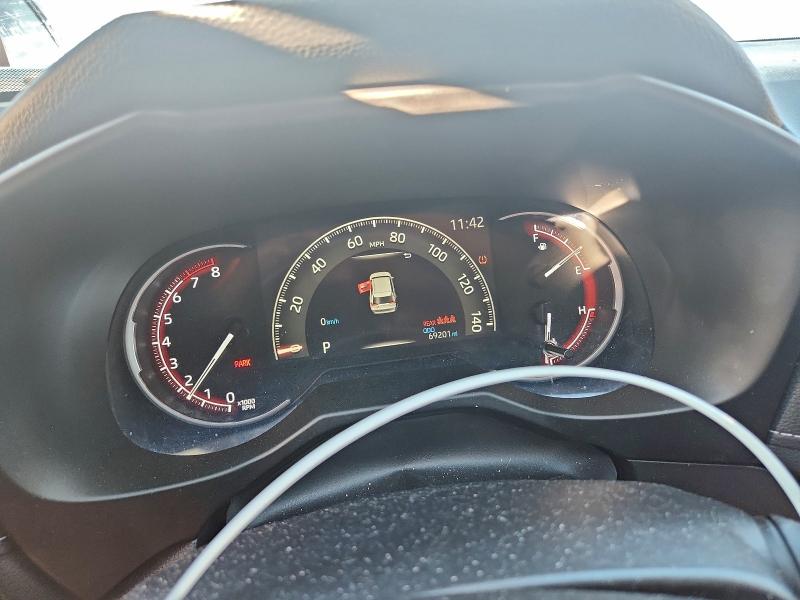 Фото 9 - TOYOTA RAV4