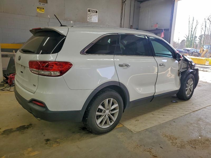 Фото 3 - KIA SORENTO