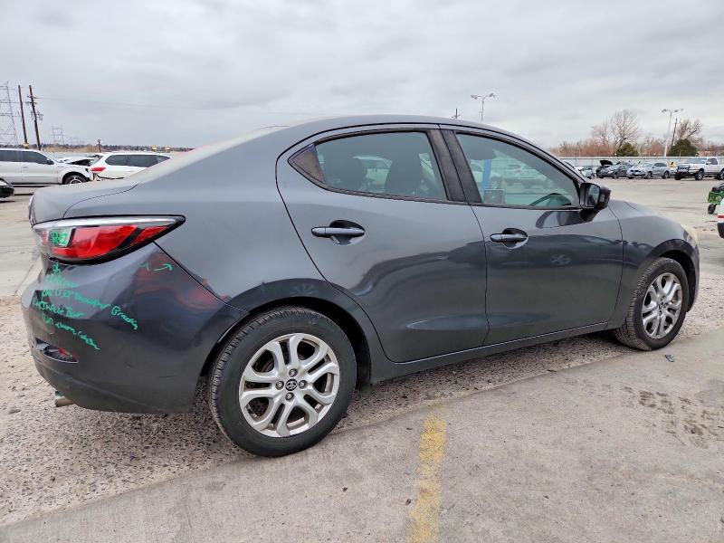 Фото 3 - TOYOTA YARIS