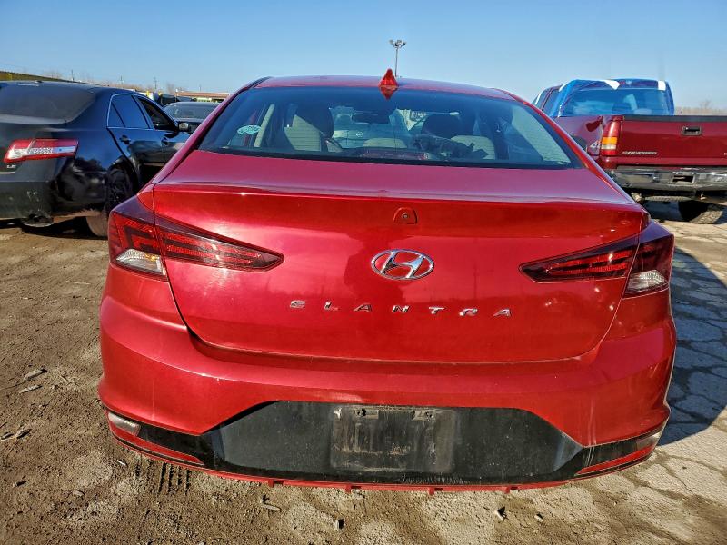 Фото 6 - HYUNDAI ELANTRA