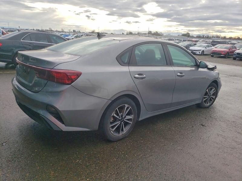 Фото 3 - KIA FORTE