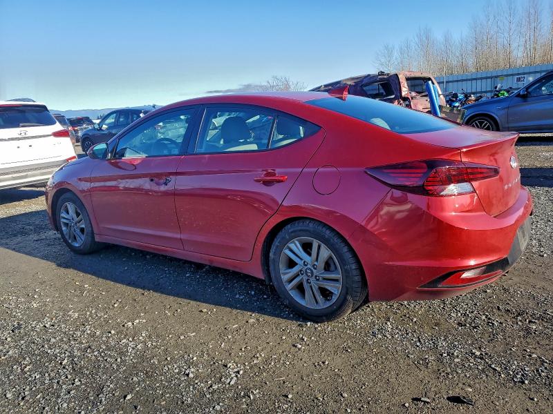 Фото 2 - HYUNDAI ELANTRA