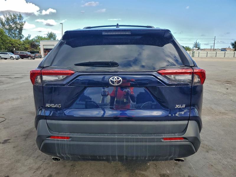 Фото 6 - TOYOTA RAV4