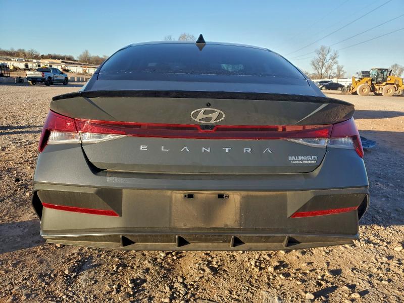 Фото 6 - HYUNDAI ELANTRA
